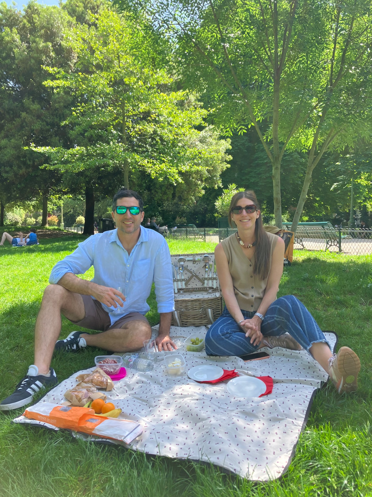 Are you looking for your Paris romantic moment?